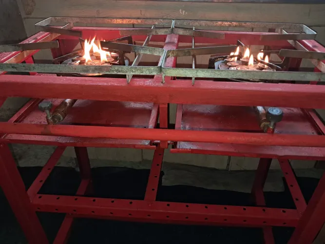 Vende-se fogão industrial 2 bocas funcionando perfeitamente para lanchonete restaurante