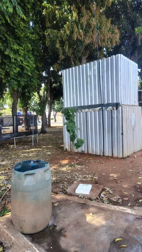 Contêiner 2 por 3 e altura 2 de telhas