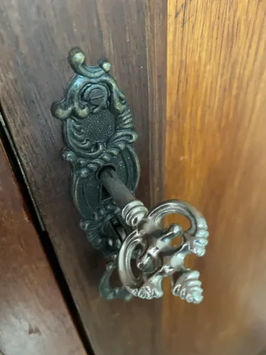 Guarda Roupa de Madeira 