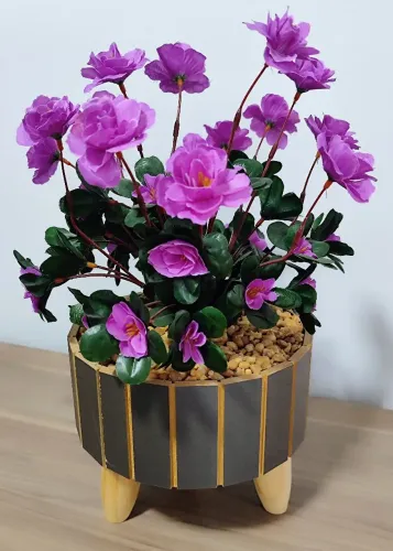 Arranjo/ Vaso de Flores Artificiais/ MDF / Violeta