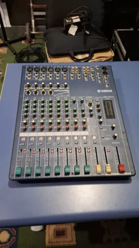 Mesa de som Yamaha MG124 