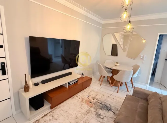 Apartamento à venda no Centro de Jacareí-SP: 2 quartos, sala ampla, banheiro, vaga de gara