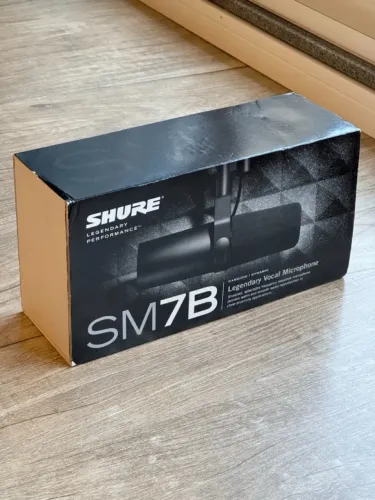 Microfone Shure SM7B profissional para podcast/estúdio