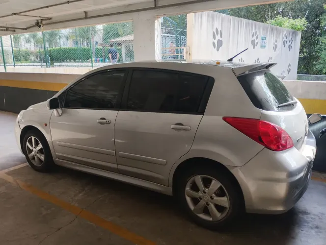 Nissan Tiida SL 1.8/1.8 Flex 16V Mec. 2012
