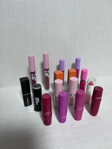 Kit 16 Batons Variados - Mari Maria, Avon, Panvel e outras