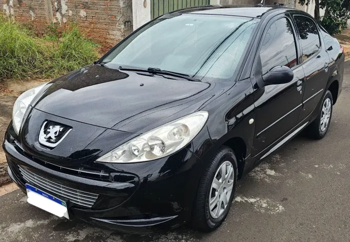 Peugeot 207 Sedan Passion XR 1.4 Flex 8V 4P 2012