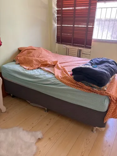 Cama box com colchão de molas