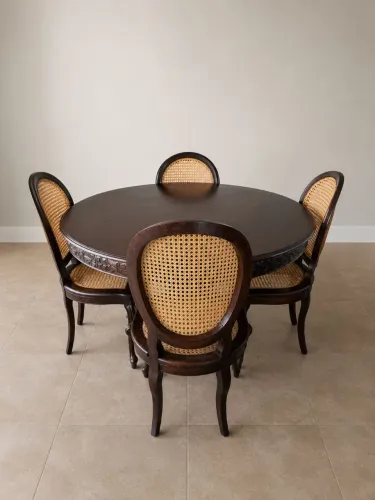 Mesa de Jantar com Cadeiras Medalhão