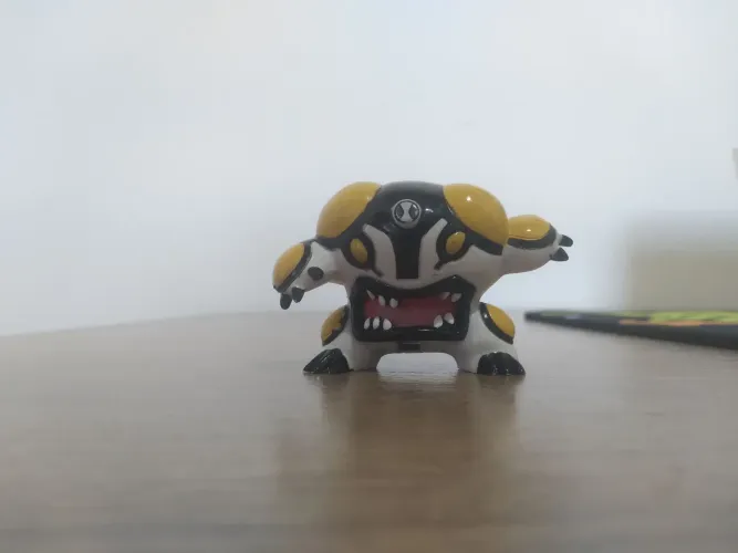Brinquedo ben 10 bala de canhão