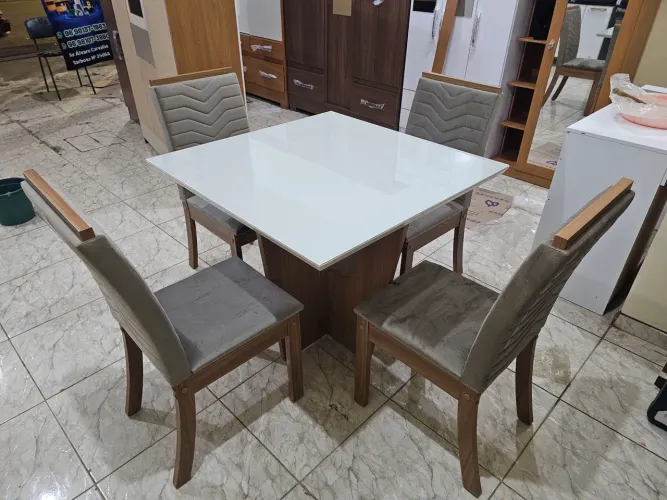 Mesa de vidro MDF nova