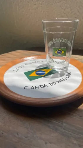 Conjunto Deus é brasileiro de barro e DTF