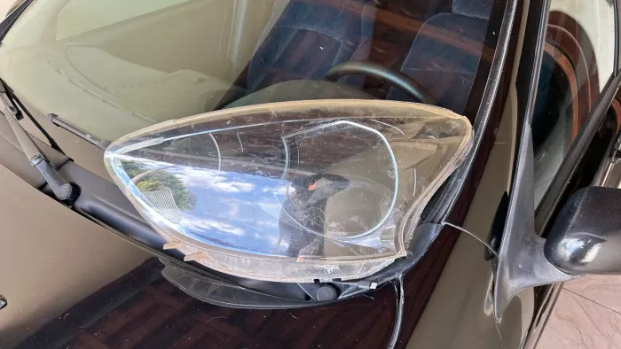 Lente farol Nissan New march