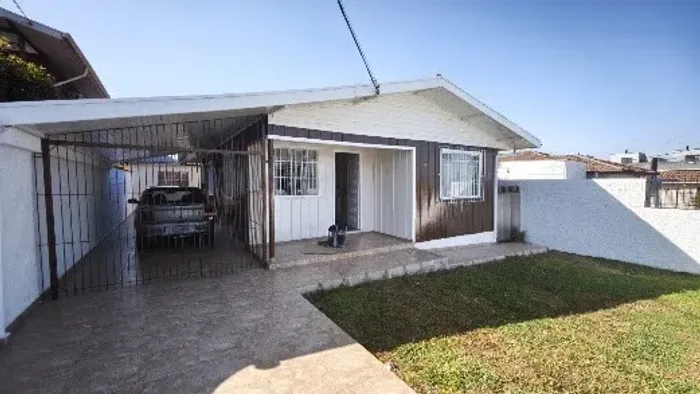 Residência com 3 quartos para alugar por R$ 3300.00, 122.00 m2 - CAPAO RASO - CURITIBA/PR