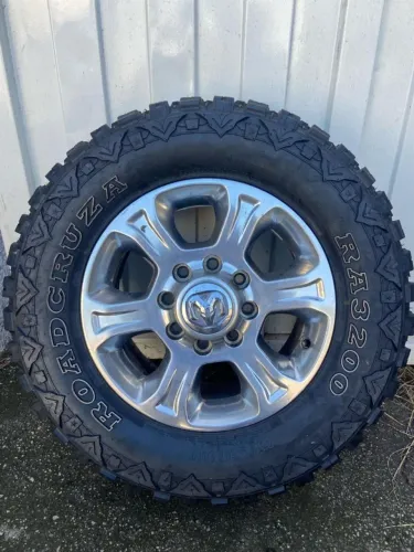 Jogo de rodas originais com pneus off-road