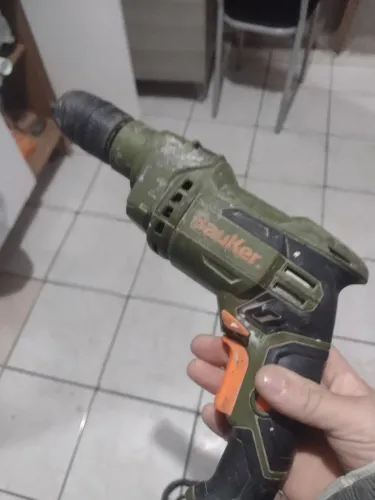 Furadeira bauker