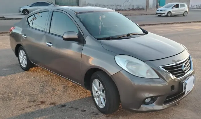 Nissan Versa SL 1.6 16V Flex Fuel 4P Mec. 2014