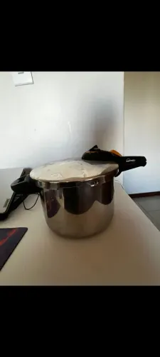 Panela de pressão tramotina novíssima 