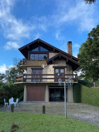 Casa residencial à venda no bairro Tirol com 283 m² e 4 dormitórios/quartos.