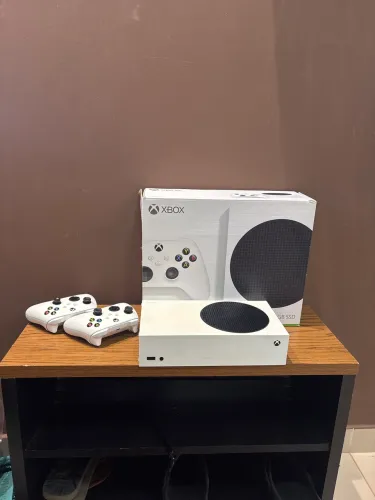 Xbox series S + 2 controles originais
