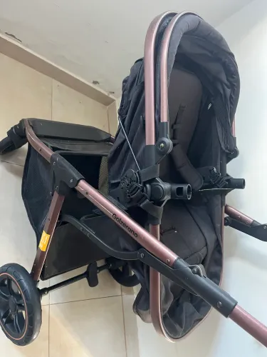 Vendo um carrinho de bebê galzerano zoe seminovo