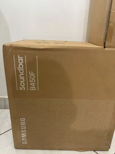 Soundbar Samsung HW-B450F 2.1 Canais 300W Bt Subwoofer sem fio