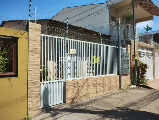 Casa p/ Locação: 1/4 (Sendo 1 Suíte), PRÓX. COLÉGIO BATISTA E SANCLIN, Bairro Santa Clara,