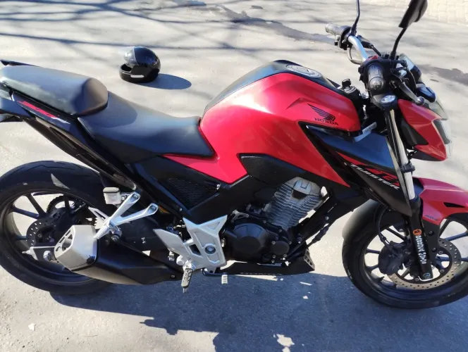 Cb 300 sem detalhes