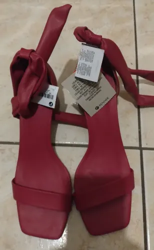 Sandália nova