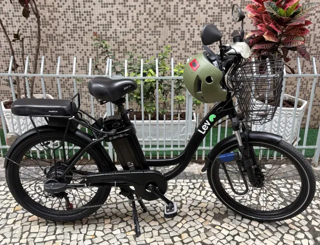 Lev E.BIKE L Preta Seminova - Pouquíssimo Usada - Todas as revisões feitas