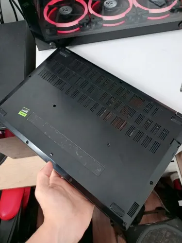 Nitro v15 RTX 2050 defeito