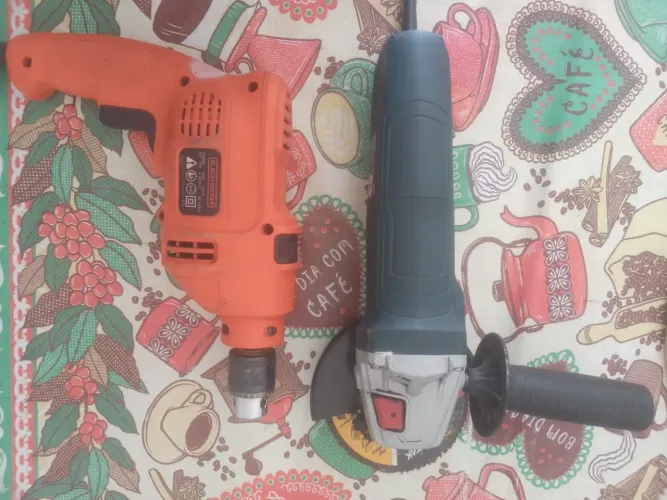 Vendo uma Furadeira Black Decker e uma Esmerilhadeira Bosch.Valor:400,00.