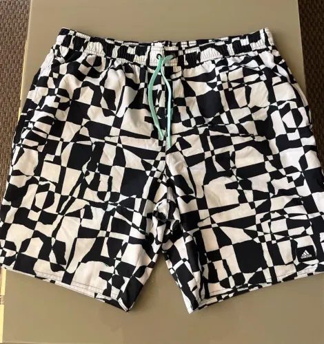 Bermuda Adidas preta e branca GG