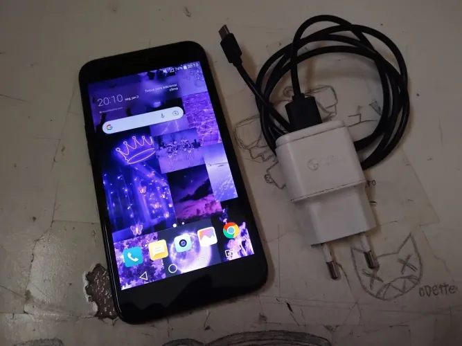 Celular LG K10 32gb e 2gb ram. Funcionando perfeitamente. Carregador original.