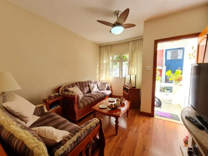 Casa de Vila à Venda no Cambuci , Segurança, Conforto e Charme em Localização Privilegiada