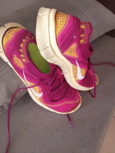 Tênis Nike runner estilo meia,.