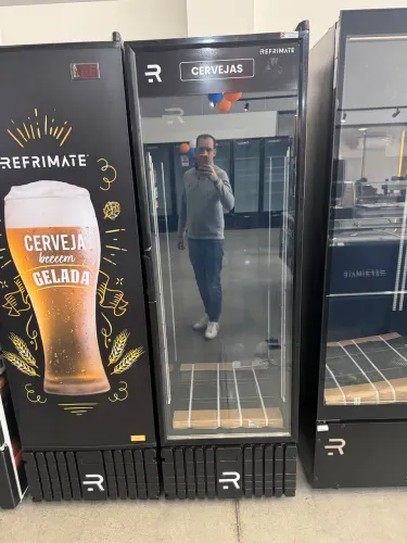 Cervejeira 10 caixas de garrafas 600ml porta de vidro nova 