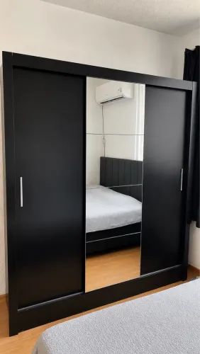 Guarda-roupa com Espelho