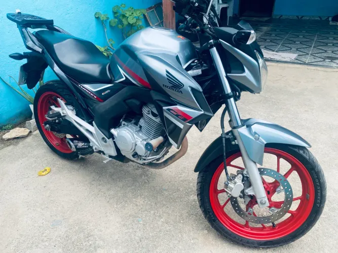 Cb twister 2018 37500km muito nova