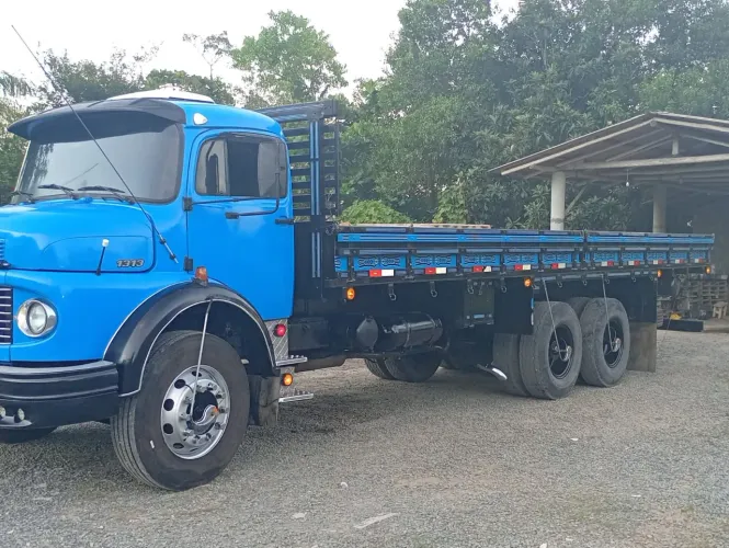 Mb 1313 ano 1980 6x2 carroceria