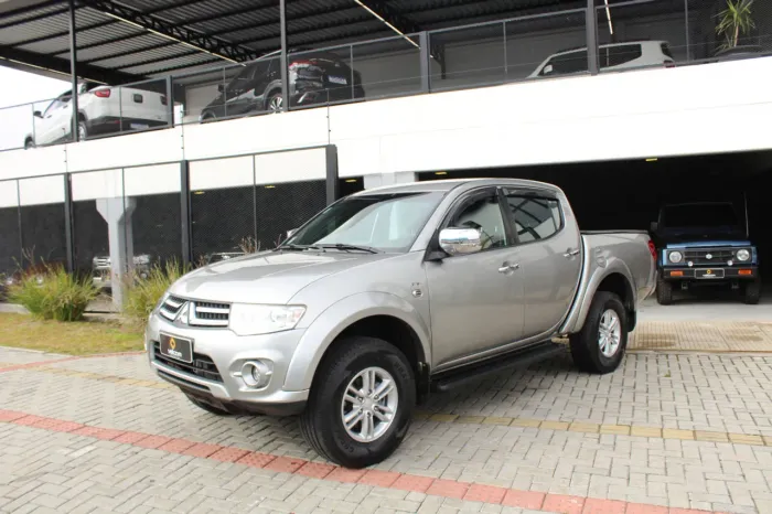 Mitsubishi L200 Tri. HLS Chrome ED. 2.4 CD Flex Mec. 2017
