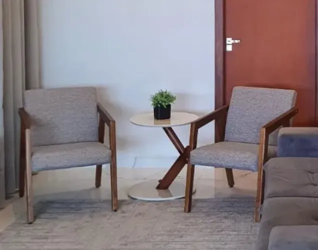 Conjunto 2 poltronas + mesinha lateral