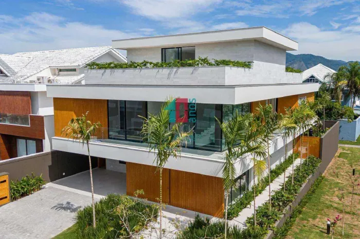 Barra da Tijuca | Casa de Condomínio 5 quartos, sendo 5 suites