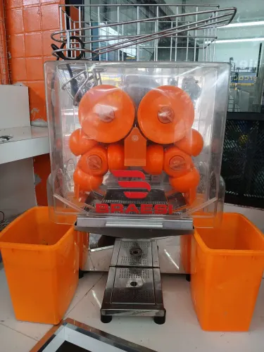 Vendo uma máquina de suco de laranja