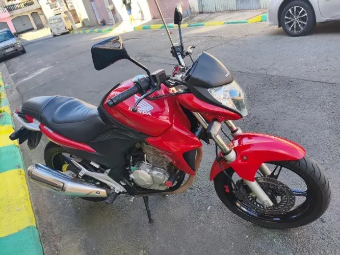 Honda CB 300 super conservada