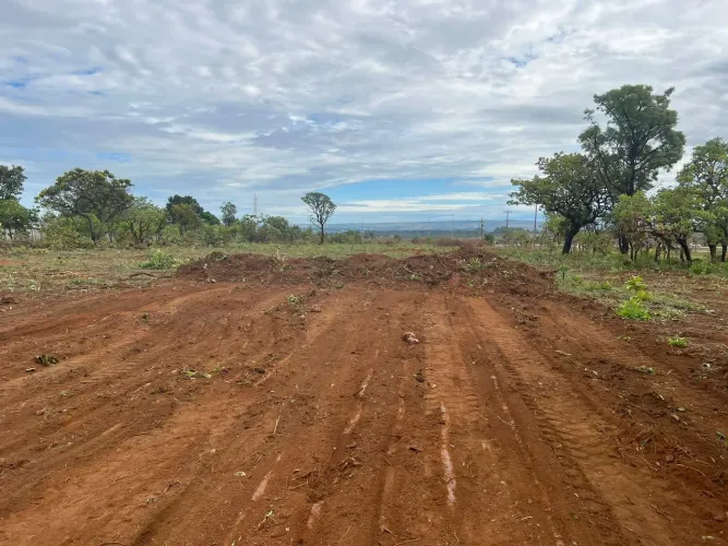 Terreno com 27.314m² de frente ao entroncamento da BR 070/ DF 180 próximo à PRF Ceilândia-
