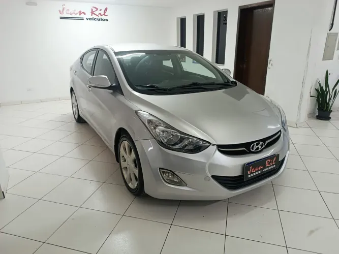Hyundai Elantra GLS 1.8 16V Aut. 2013