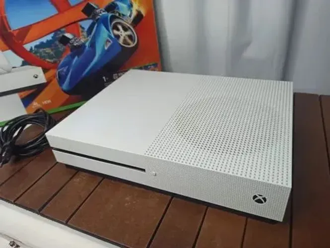 Xbox One S Seminovo 1TB 2 Controles Opcionais