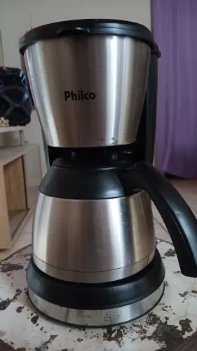 Uma cafeteira elétrica