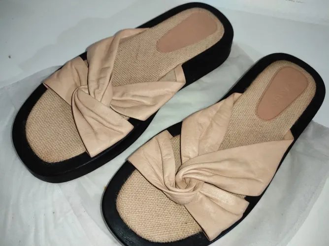 Sandália-Papete-Rasteirinha/Marca: Sonho dos pés. 