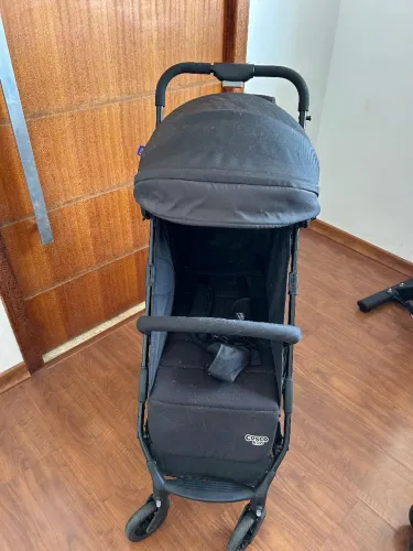 Carrinho de bebê + bebê conforto